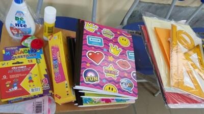 Entrega de kits escolares en Concepción Santander