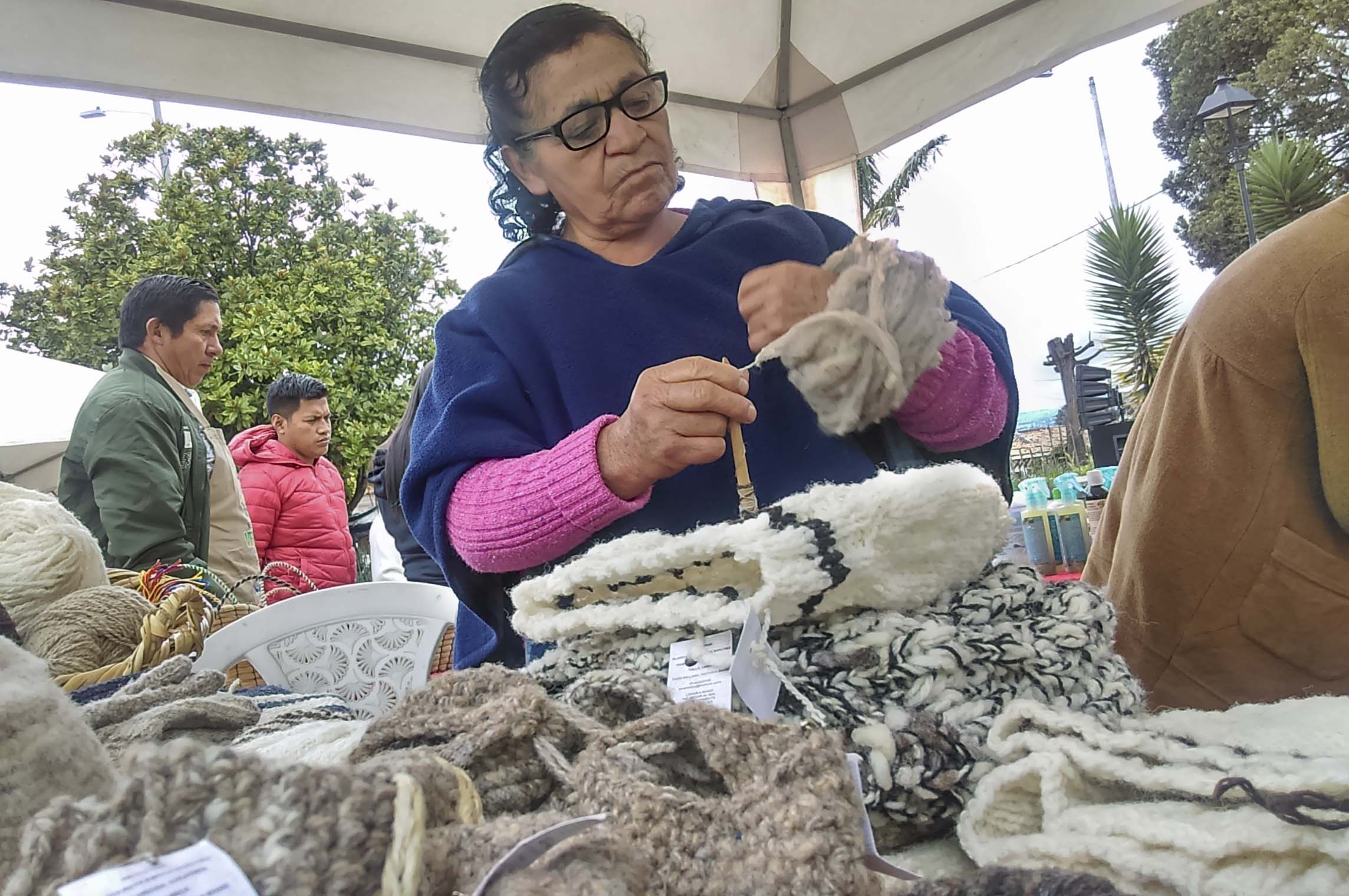 Campesinas de Coromoro hilan arte y conservación.