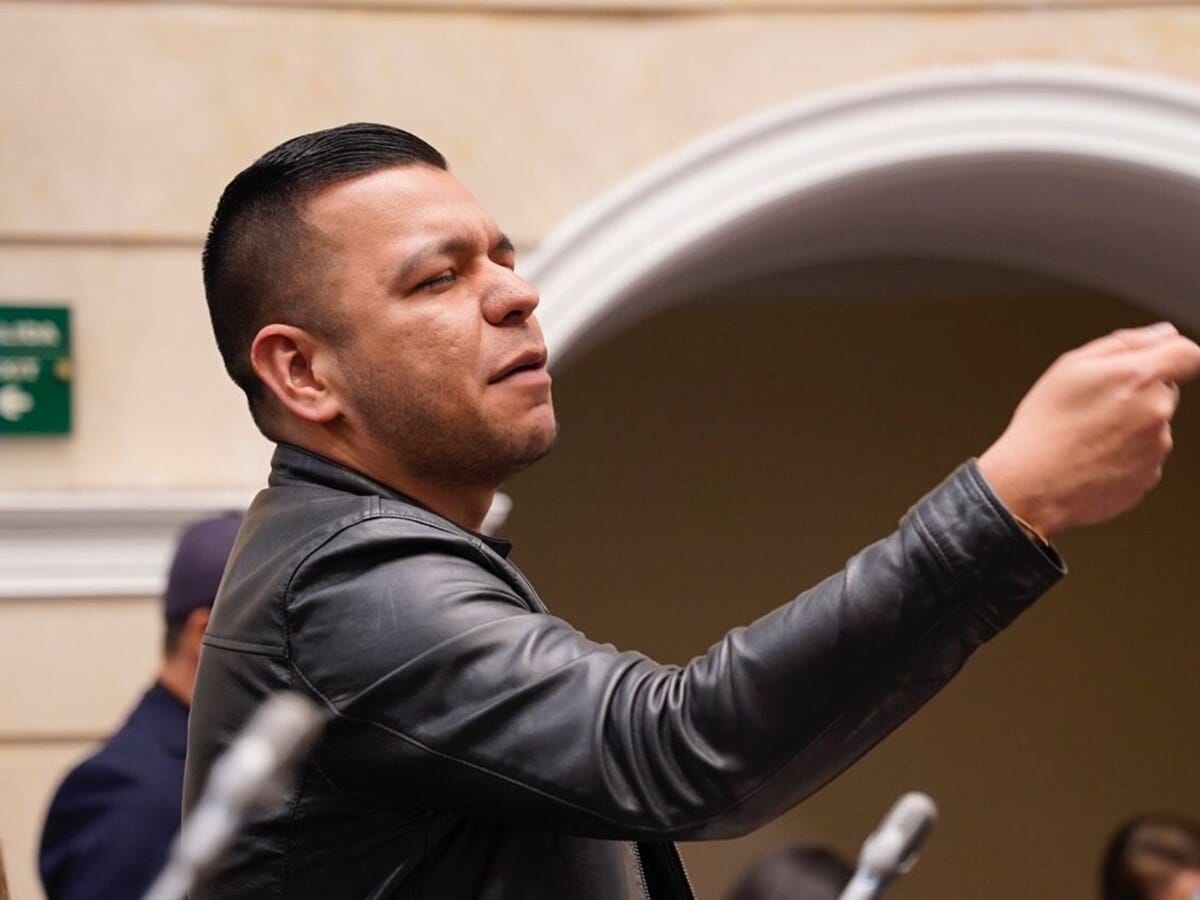 Párele bolas al andamio de insultos que dejó caer JP Hernández sobre Iván Cepeda en el Congreso