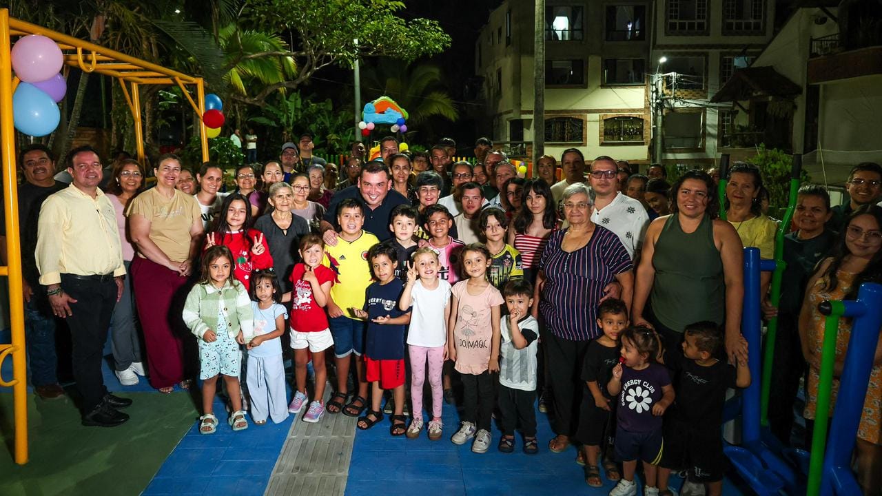 Comunidad de Villa Natalia estrena parque renovado