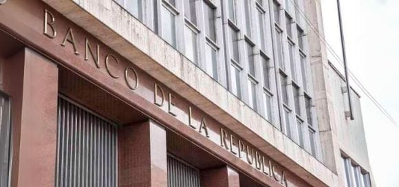 ¿Supieron lo del agarrón entre el Banco de la República y el gobierno nacional? Solo les faltó voltiarse el mascadero. Le contamos