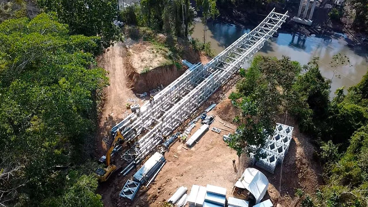 Se restablece conexión vial en el sur de Santander tras instalación de puente militar