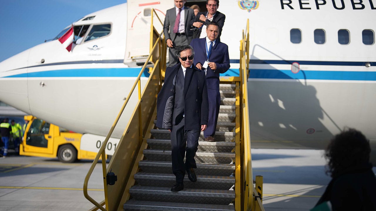 ¿Parece un gánster? Así llegó el presidente Petro al principal foro mundial sobre política de drogas