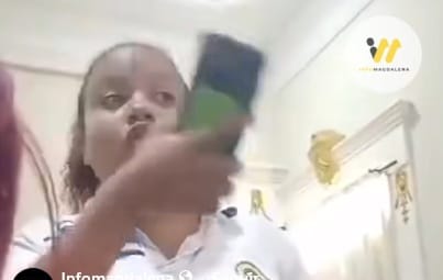 Estudiante se hace viral por cantarle la tabla a un alcalde: “Esa viendo el celular y no nos para bolas”