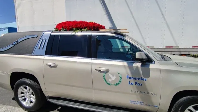 En un ataúd dorado fue sepultado “El Mencho”