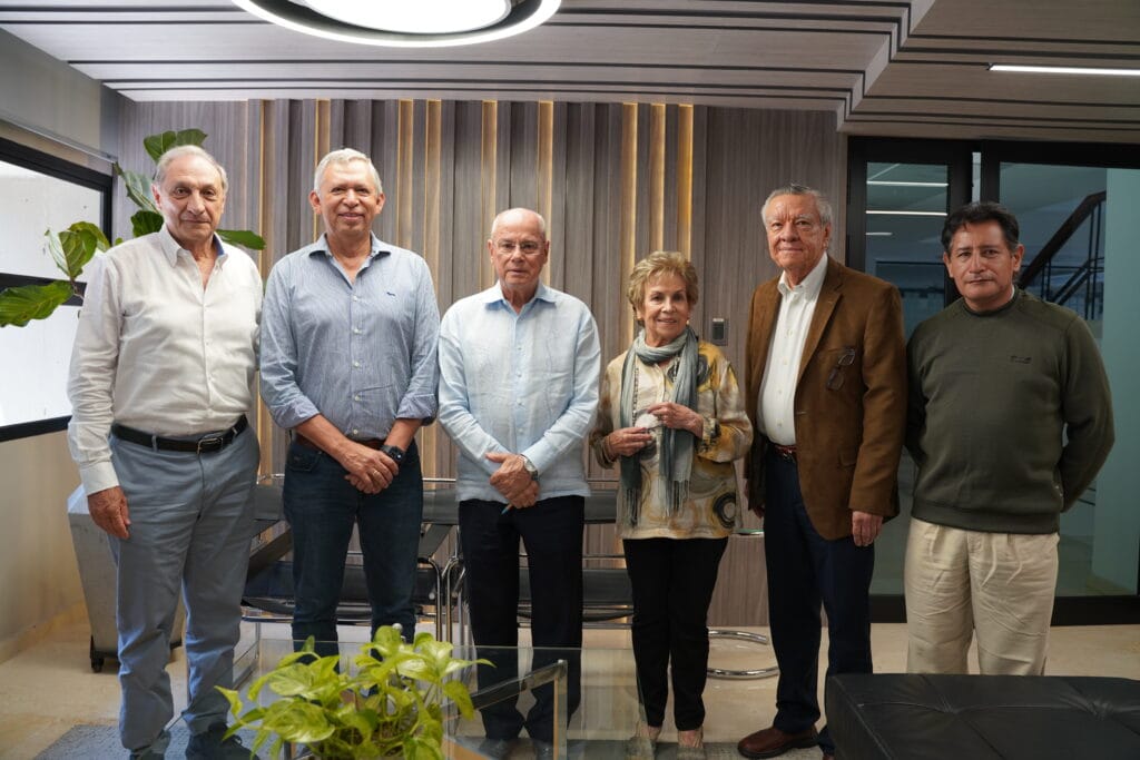 Exrectores de la UIS respaldan solidez financiera y física de la institución