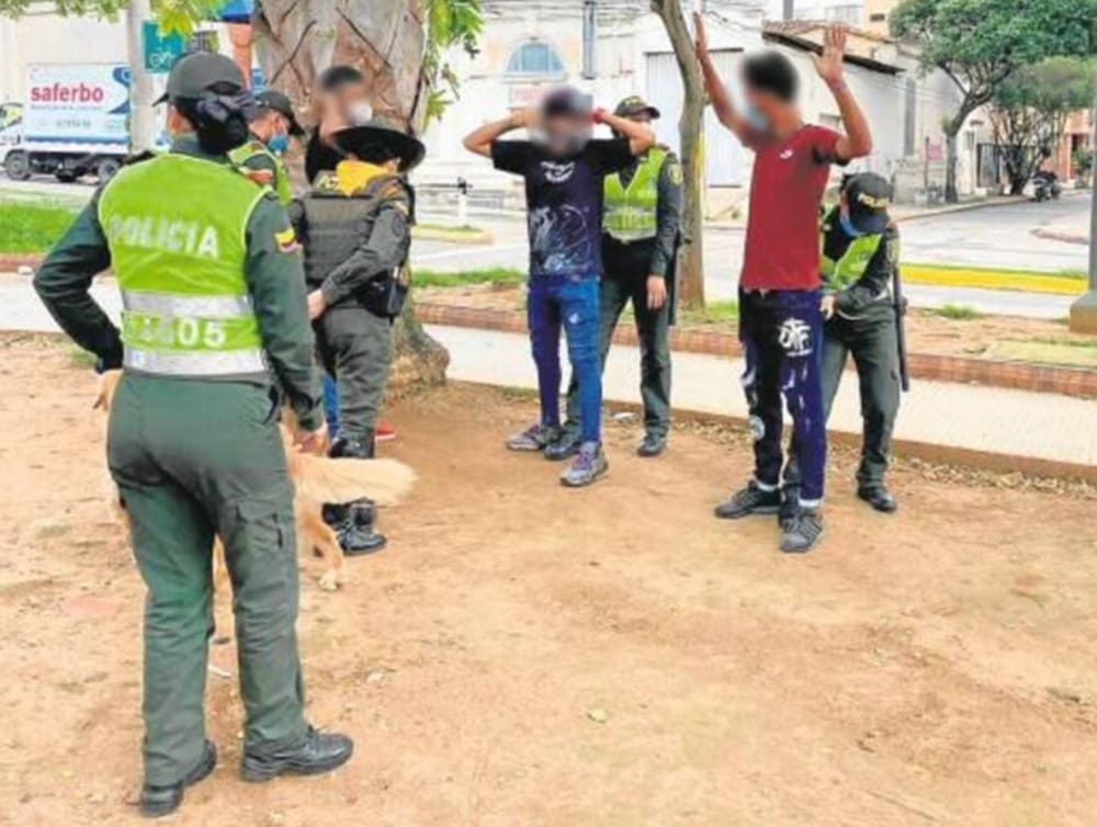 Aumentan multas por consumo en parques y cerca de colegios