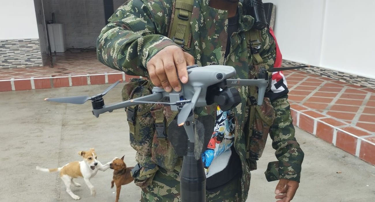 Un dron cargado con explosivos ‘voló’ a quienes lo manipulaban