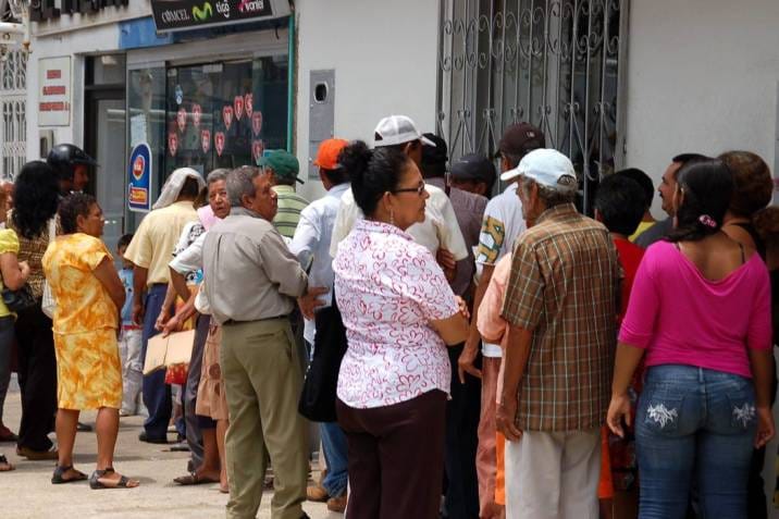 Congestión en Bucaramanga por pagos a adultos mayores