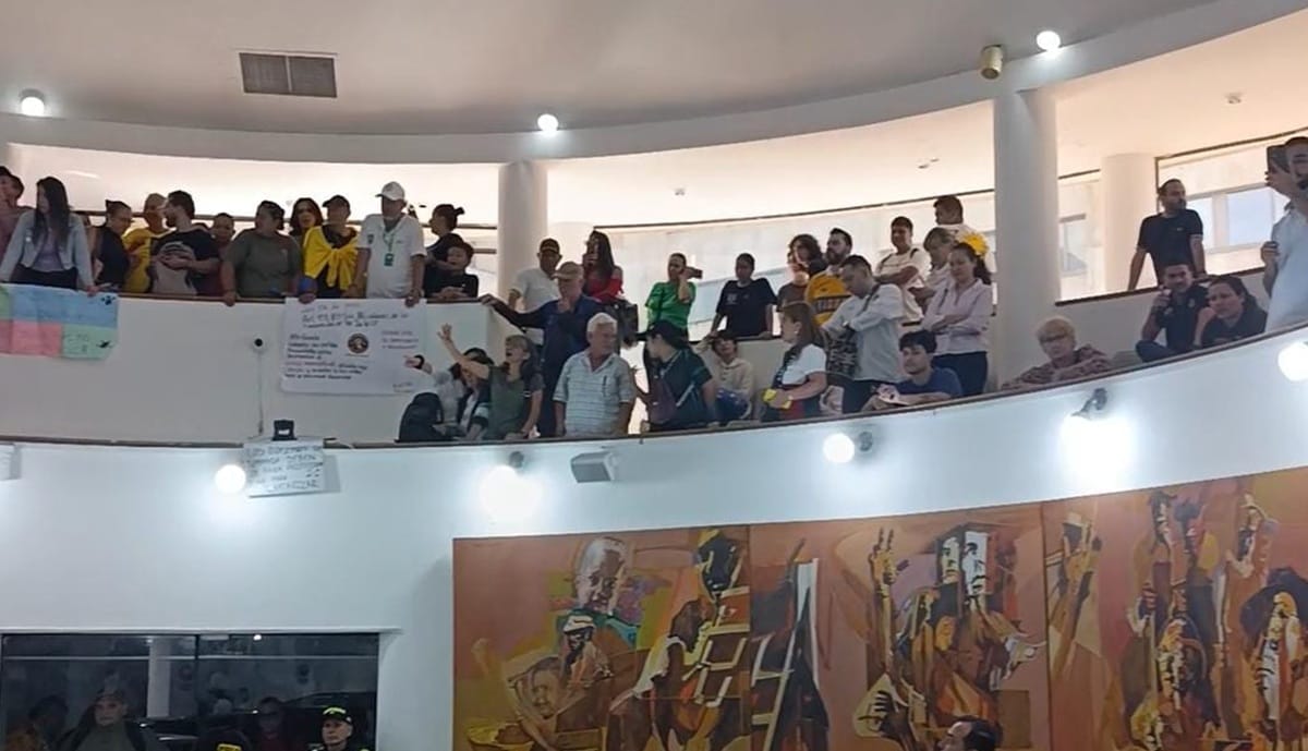 Levantan sesión por falta de garantías tras candente discusión en el Concejo