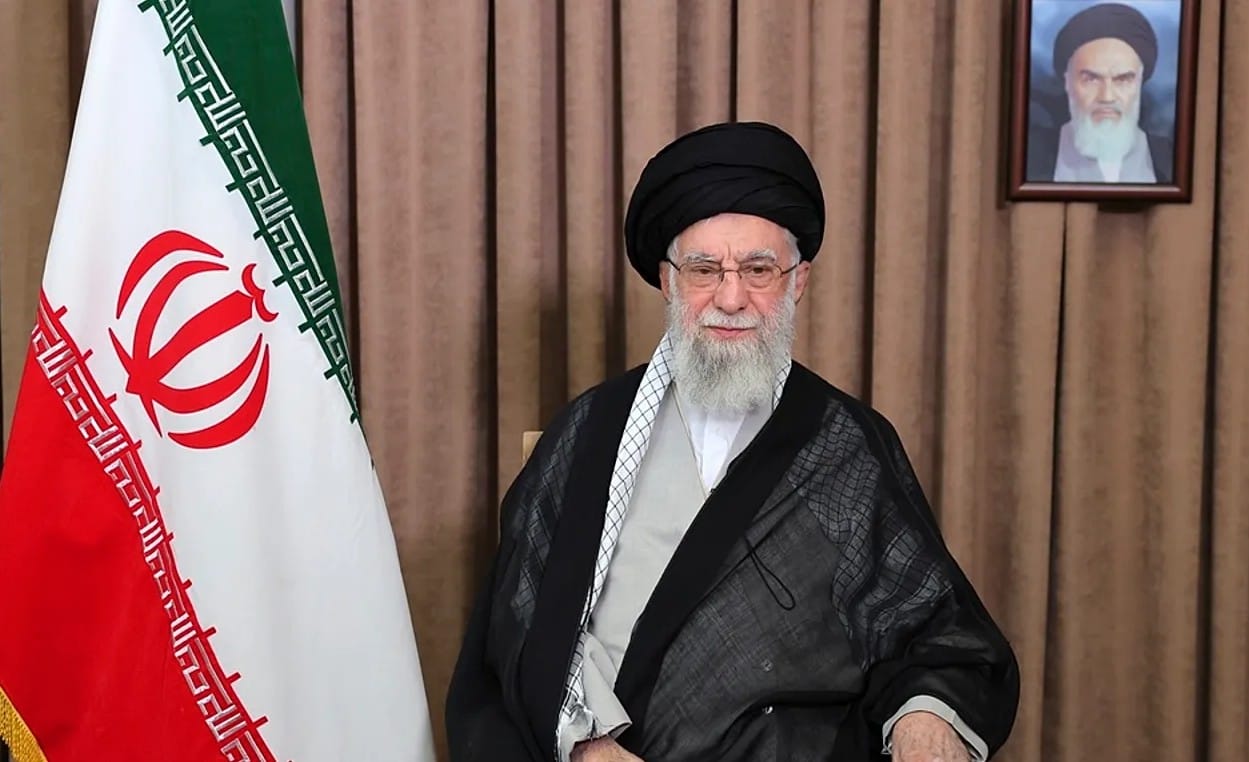 Asamblea de Expertos en Irán elige al hijo de Jamenei como sucesor