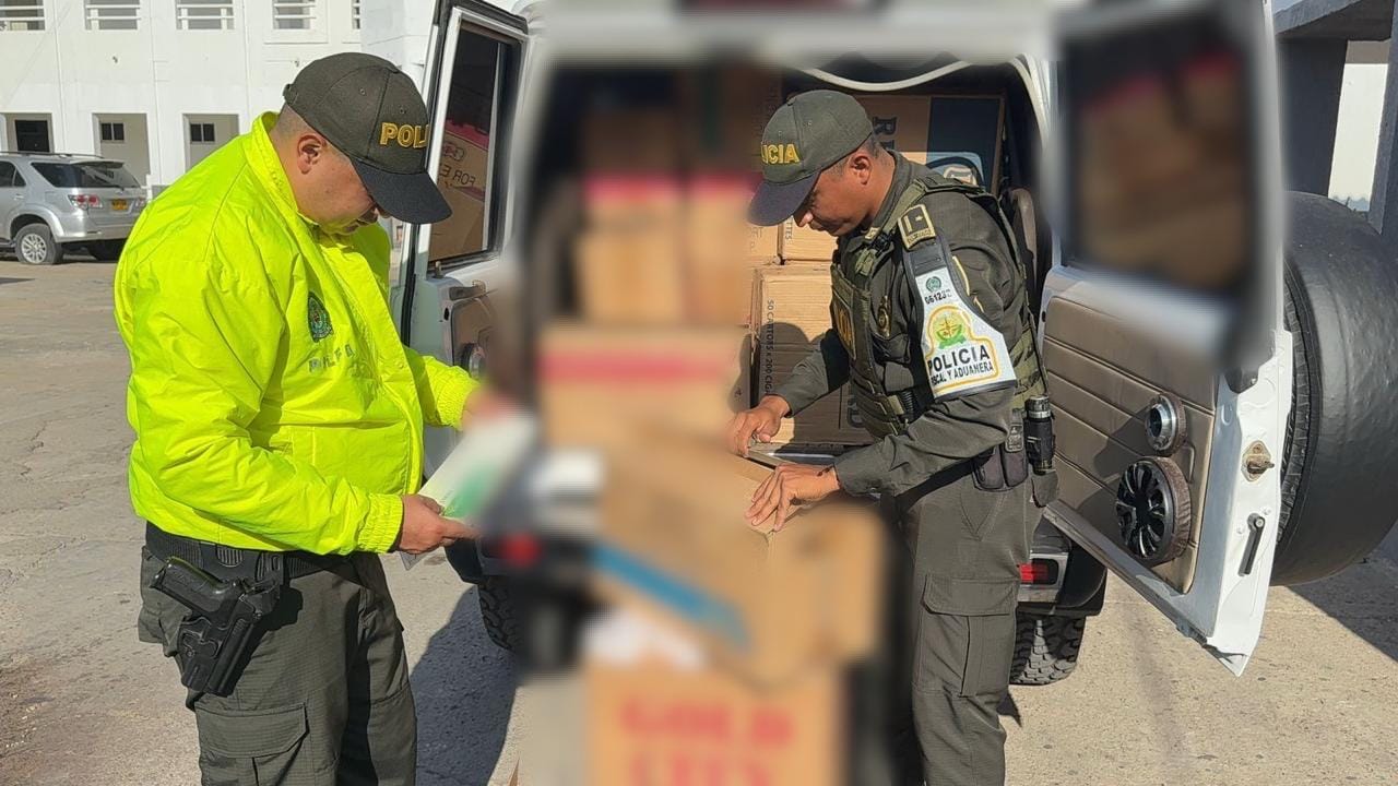 Decomisado cargamento de cigarrillos de contrabando en la Guajira que ba ser repartido por el país