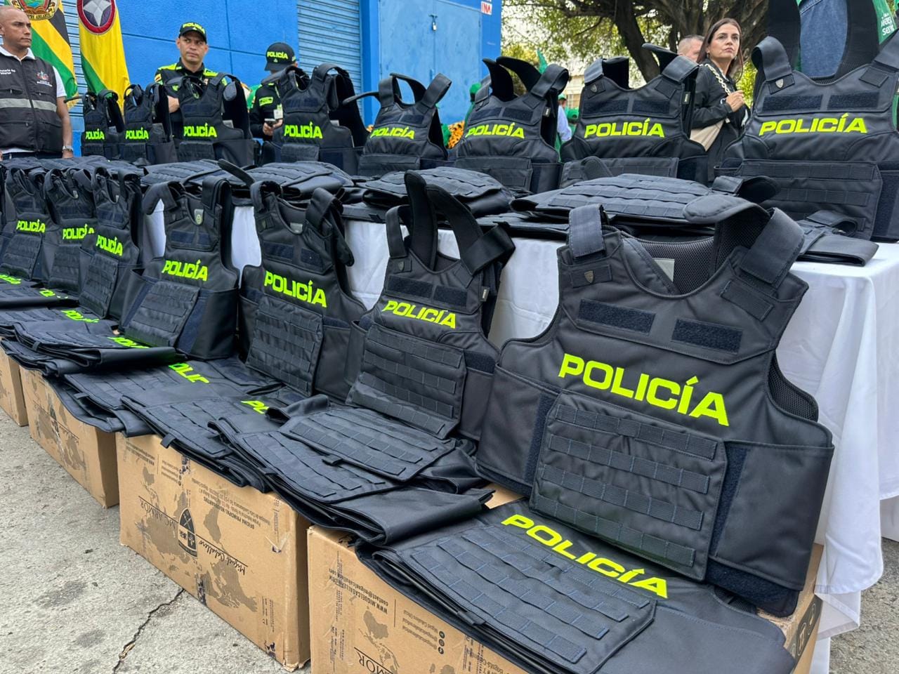 Entregadas ayudas a la fuerza pública en Bucaramanga