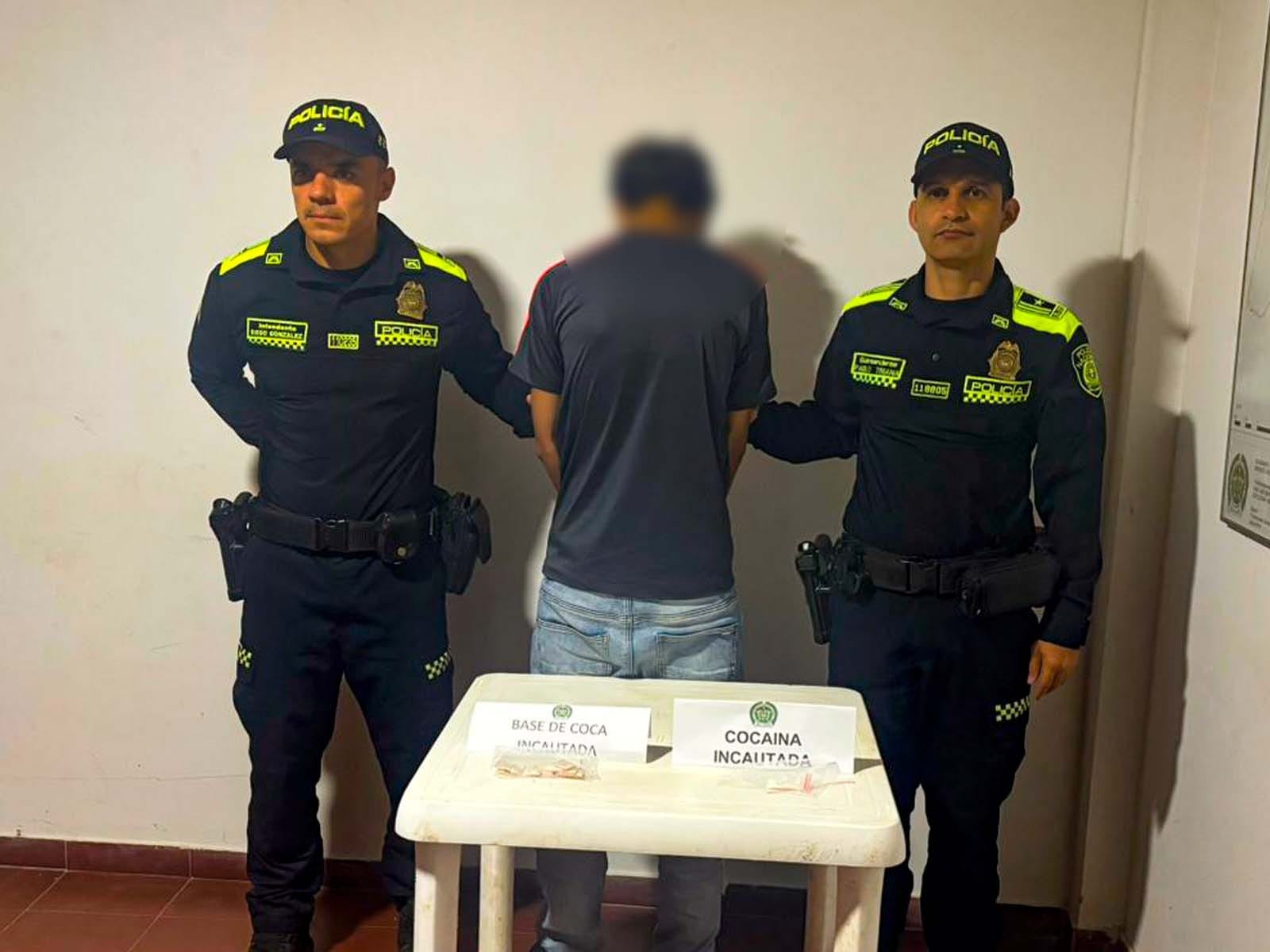 Policía captura a dos hombres con drogas en zona rural de Valle de San José