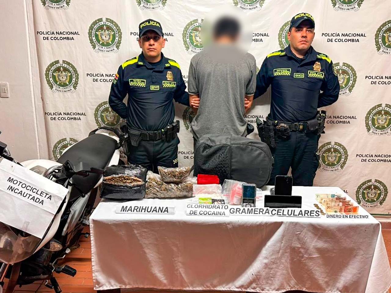 Par de jóvenes capturados por microtráfico en Betulia