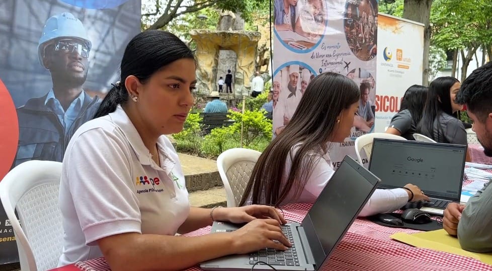 San Gil lidera feria de empleo