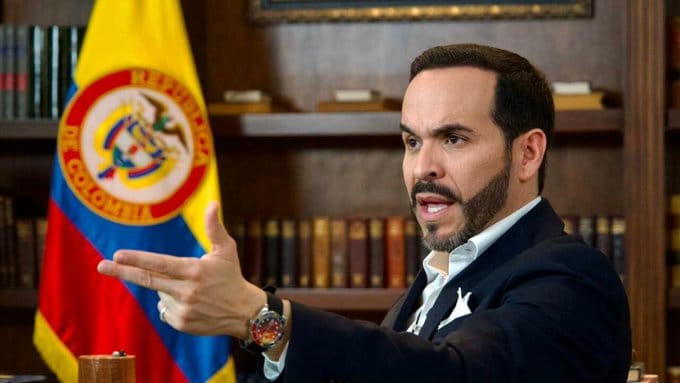 Abelardo de la Espriella pide frenar liquidación de 7 EPS anunciada por Gustavo Petro