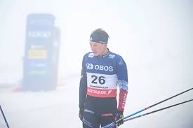 Esquiador británico genera polémica tras beber cervezas durante una carrera de la Copa del Mundo