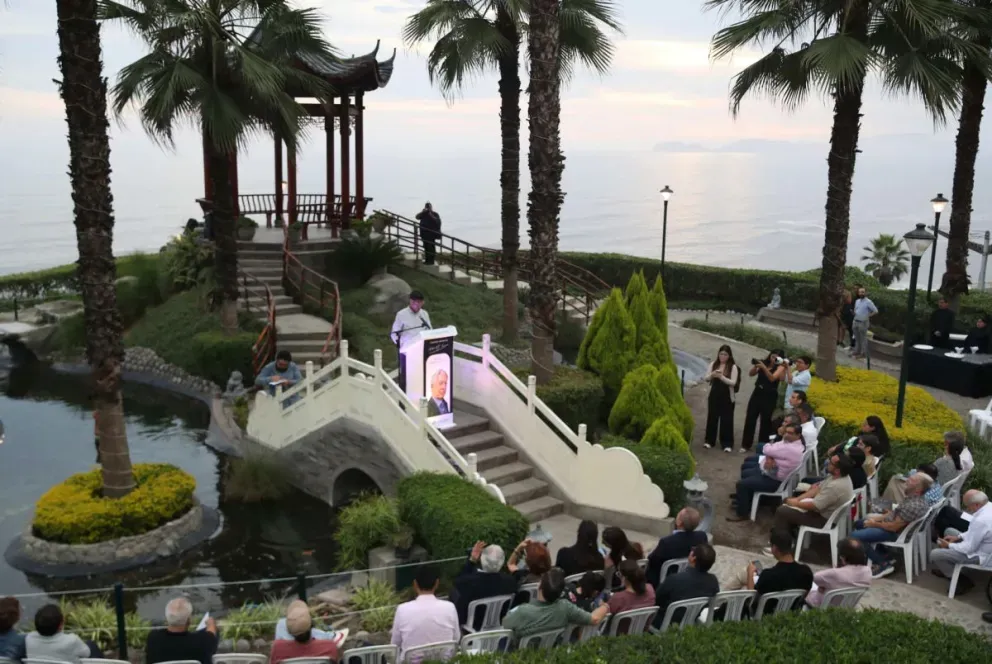 Lima rinde homenaje a Mario Vargas Llosa con lectura colectiva