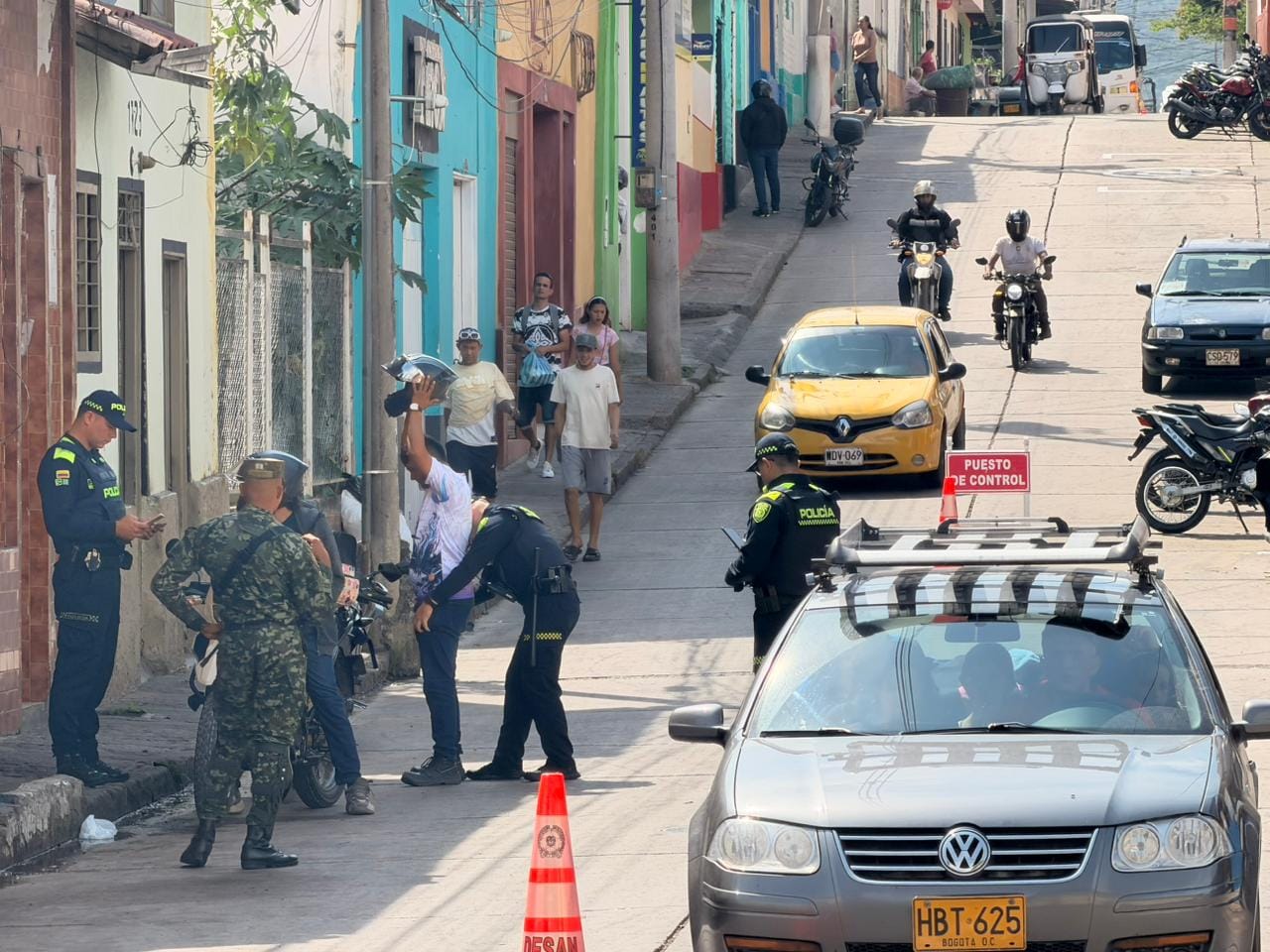 San Gil refuerza seguridad en Semana Santa con operativos permanentes de la Policía