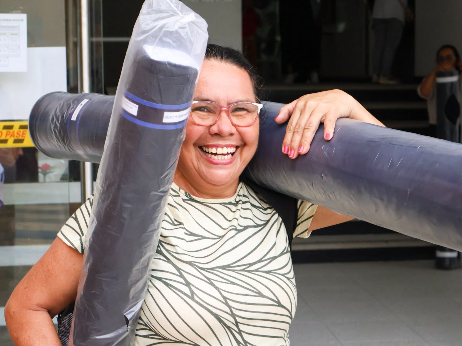 Prosperidad Social y DIAN entregan cerca de 500 rollos de tela a unidades productivas en Santander