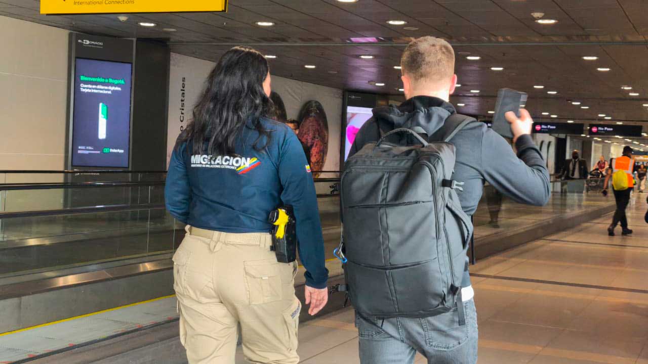 Vienen es a hacer de las suyas: van más de 600 extranjeros inadmitidos en Colombia en 2026