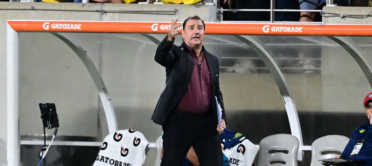 Néstor Lorenzo en la cuerda floja a meses del Mundial 2026