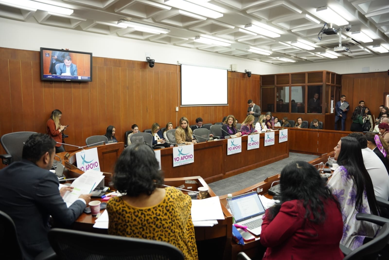 A Petro le dedicaron una canción de Shakira desde el Senado: ciego, sordo y mudo