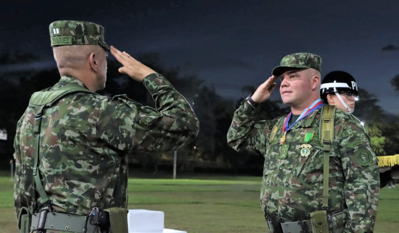 Homenaje de despedida al coronel Yerson Iván Molina