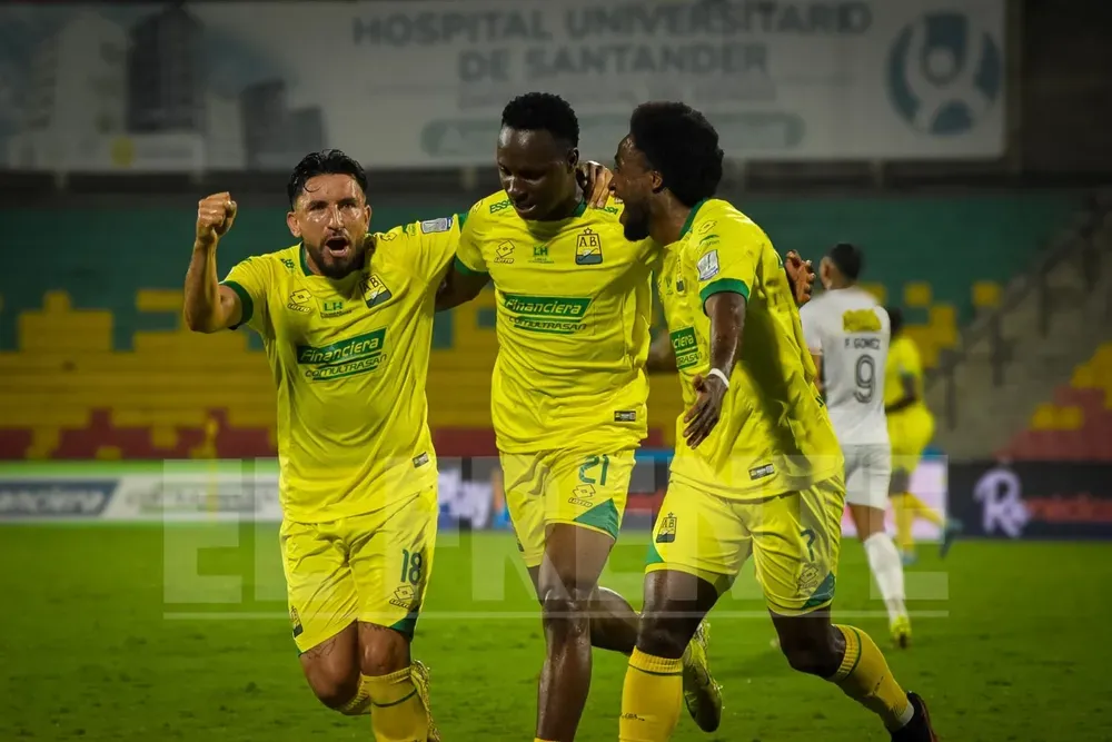Bucaramanga como visitante en el estadio Cincuentenario ante Águilas
