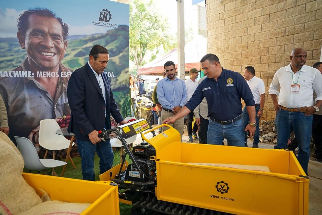 Dinero,maquinaria e insumos para el campo santandereano