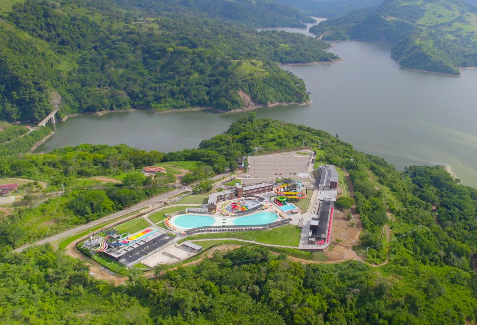 Comfenalco inaugura megaparque acuático en Topocoro