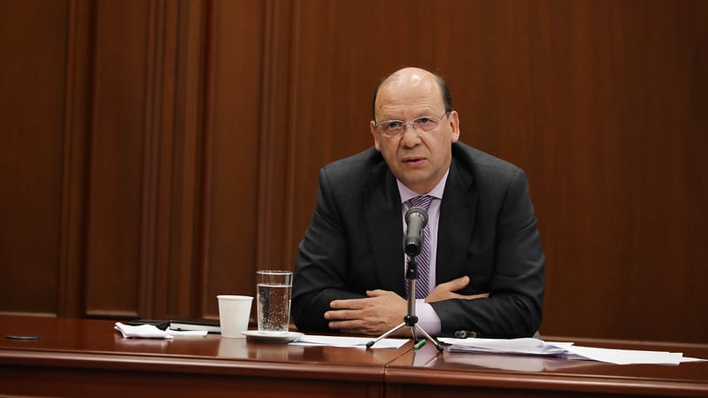 Procuraduría suspenderá al ministro de HACIENDA