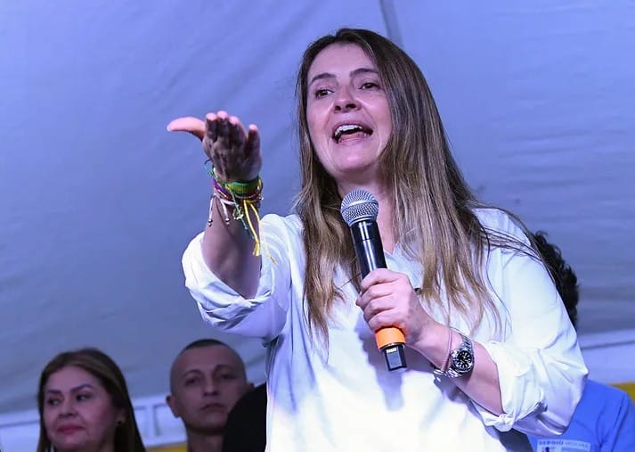 Recuperar industria petrolera y mejorar vías es compromiso de honor de la próxima presidenta