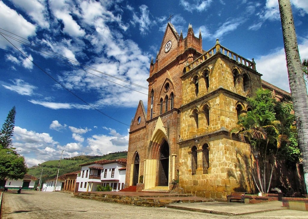 Sermón de un Padre en Valle de San José desata controversia nacional