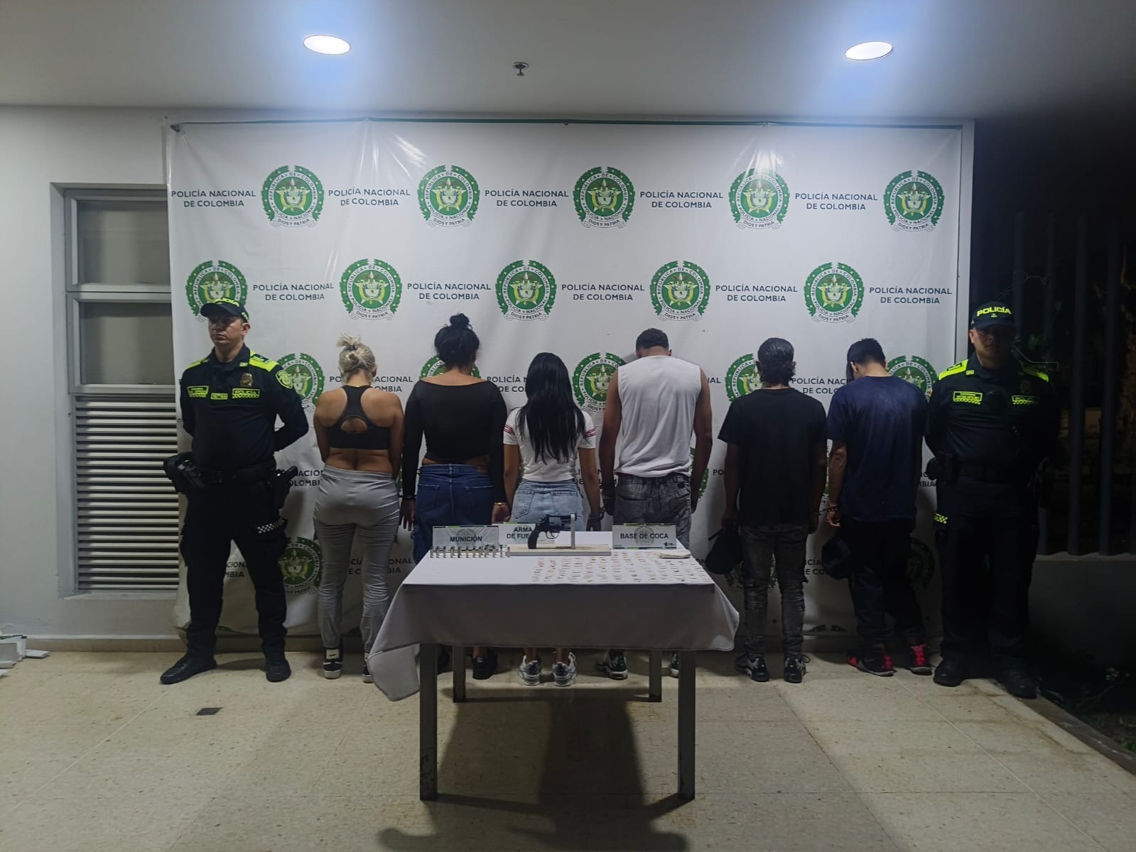 Disparos alertaron a la policía: así cayó grupo con revólver y estupefacientes en Bucaramanga