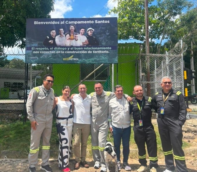 ¿Qué hace el presidente apartado de Ecopetrol visitando campos petroleros en Santander?
