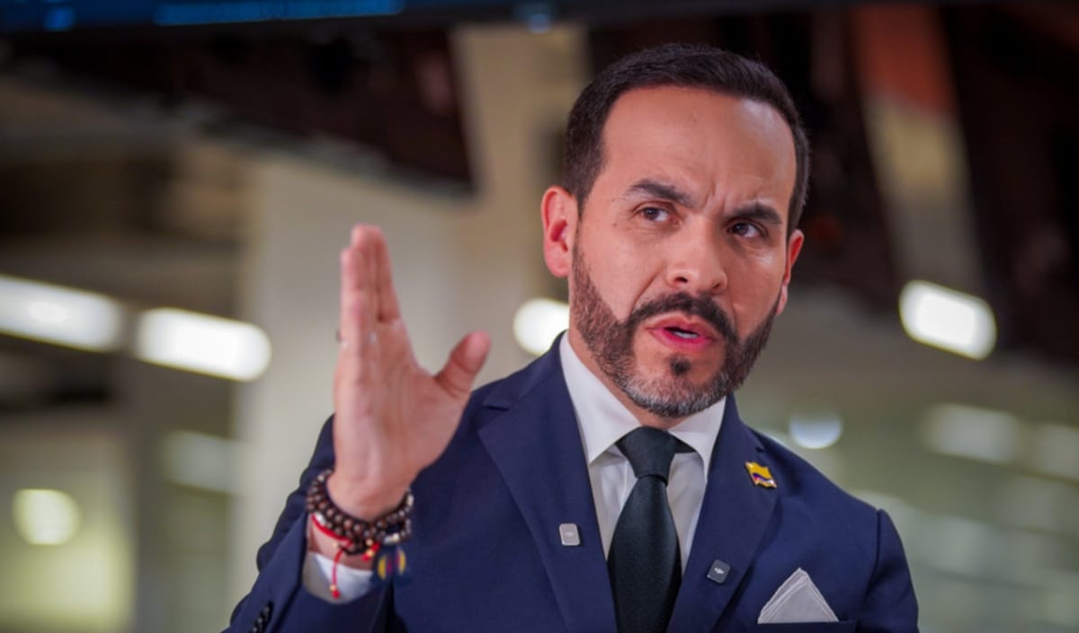 Crece candidatura presidencial de ABELARDO de la Espriella.