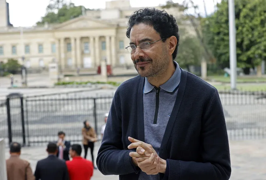Iván Cepeda estaría proponiendo un “acuerdo nacional” para terminar gobernando con súperpoderes al estilo Hugo Chávez ¿Será verdad?