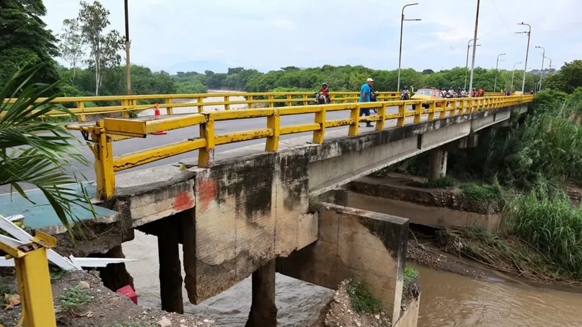 Cierran puente fronterizo entre Cúcuta y Ureña por daños estructurales