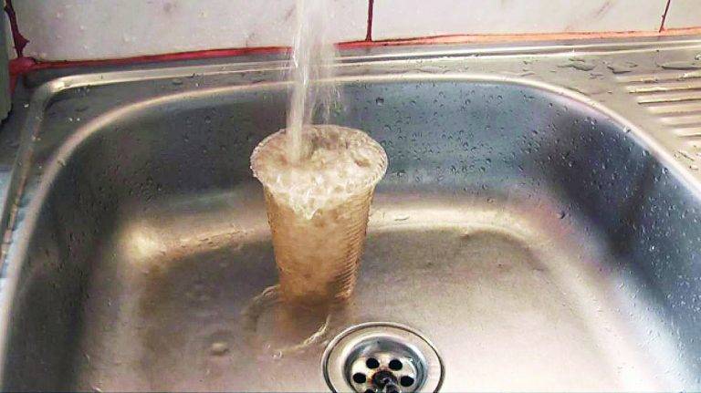 Por no evitar suministro de agua putrefacta sancionan exsecretaria de una alcaldía en Santander