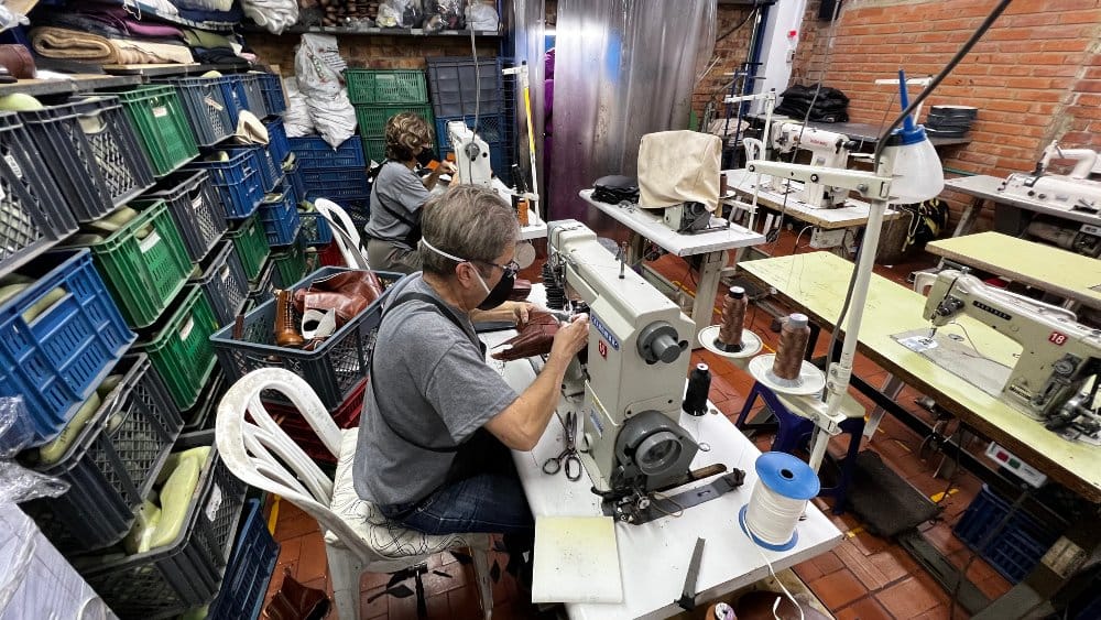 Empresarios comienzan a despedir trabajadores y reducir horarios por alza de costos laborales