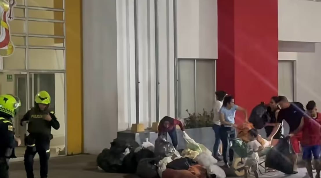 Llenaron la Alcaldía de basuras en Rionegro ante falta de recolección