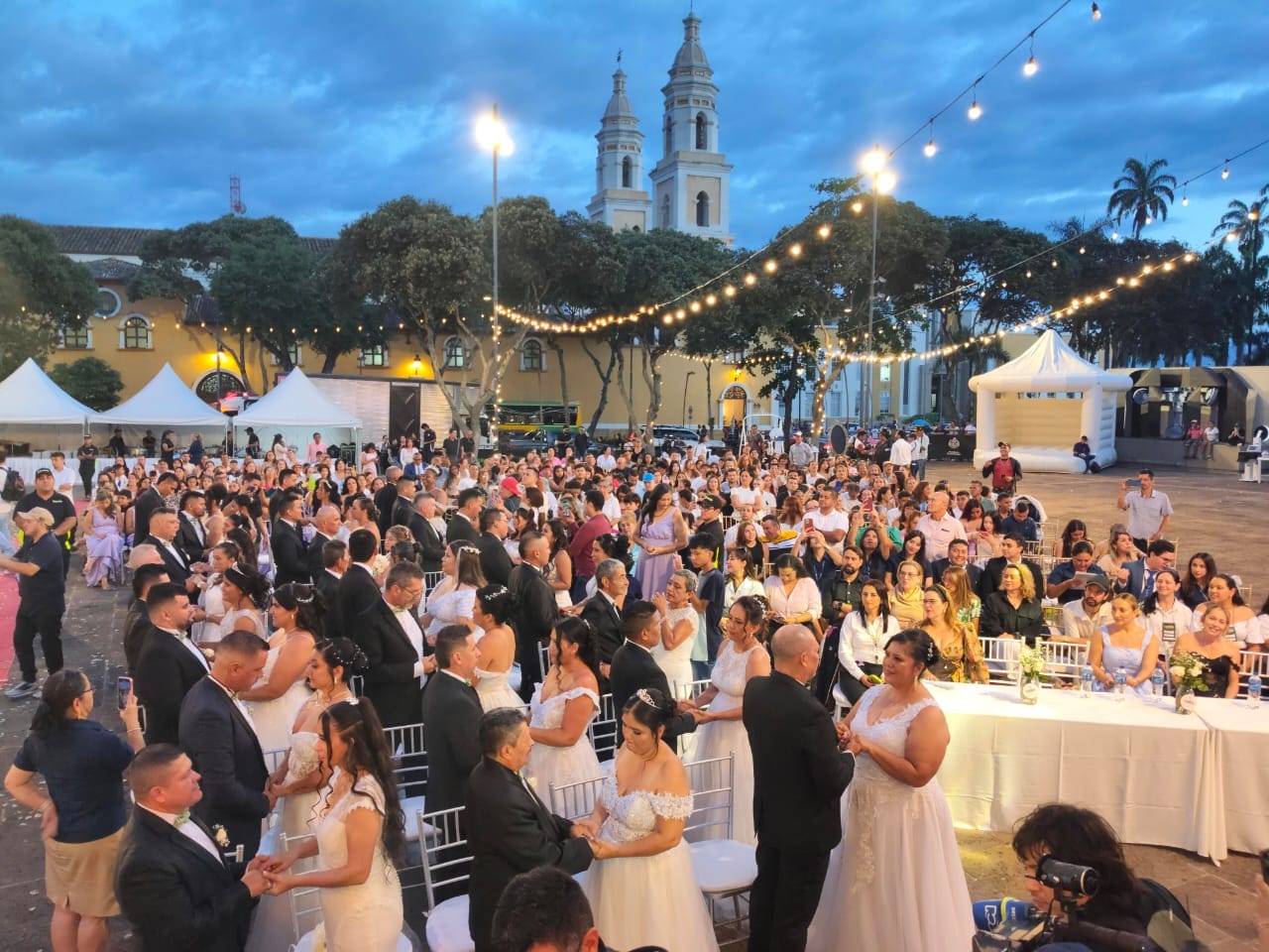 “Sí acepto” dijeron sesenta parejas durante emotivo matrimonio masivo