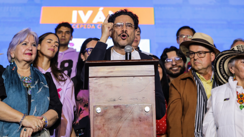 “Nuestro gobierno triplicó el bono pensional para tres millones de adultos mayores, así no le guste a la señora Valencia” Iván Cepeda en Bogotá