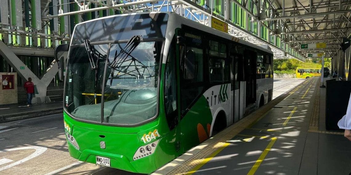 Tensión laboral en Metrolínea por el retraso en el pago de salarios
