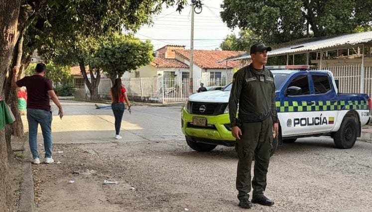 Investigan hallazgo de hombre asesinado junto a una cancha de fútbol