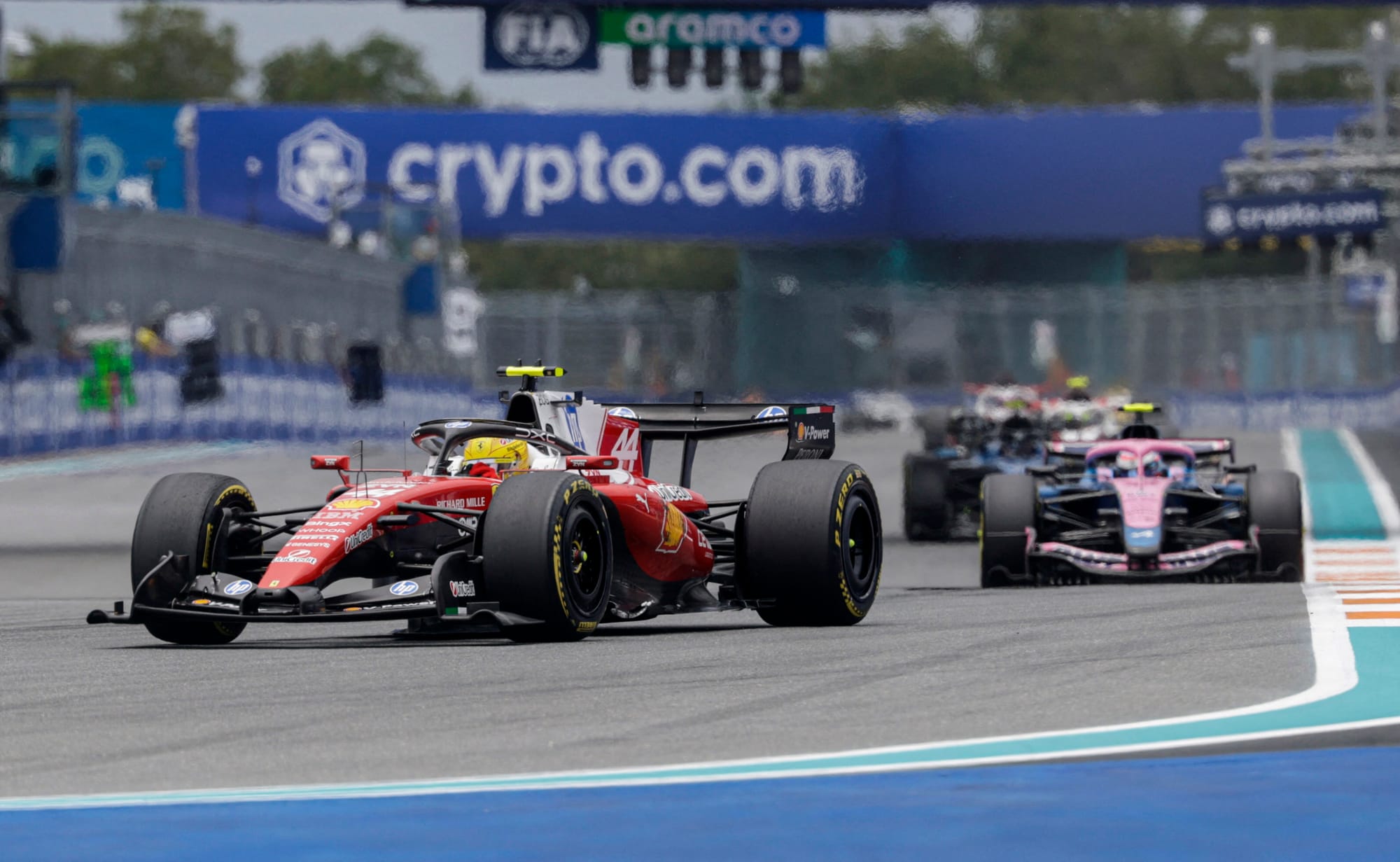 Fórmula 1 debate una revolución de motores mientras crece la tensión entre la FIA y las grandes marcas