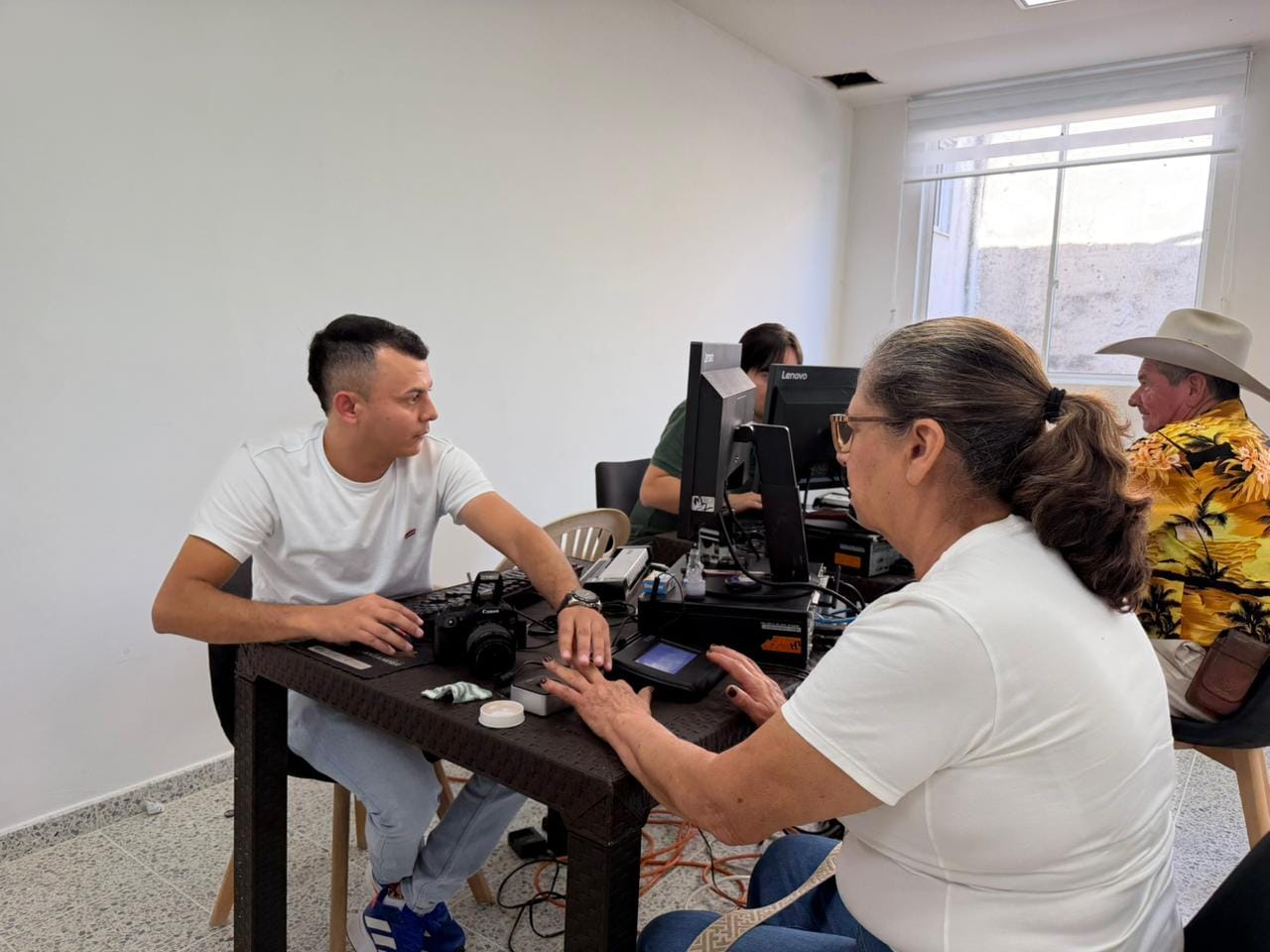 Trámite de pasaportes en los municipios alejados de  Santander
