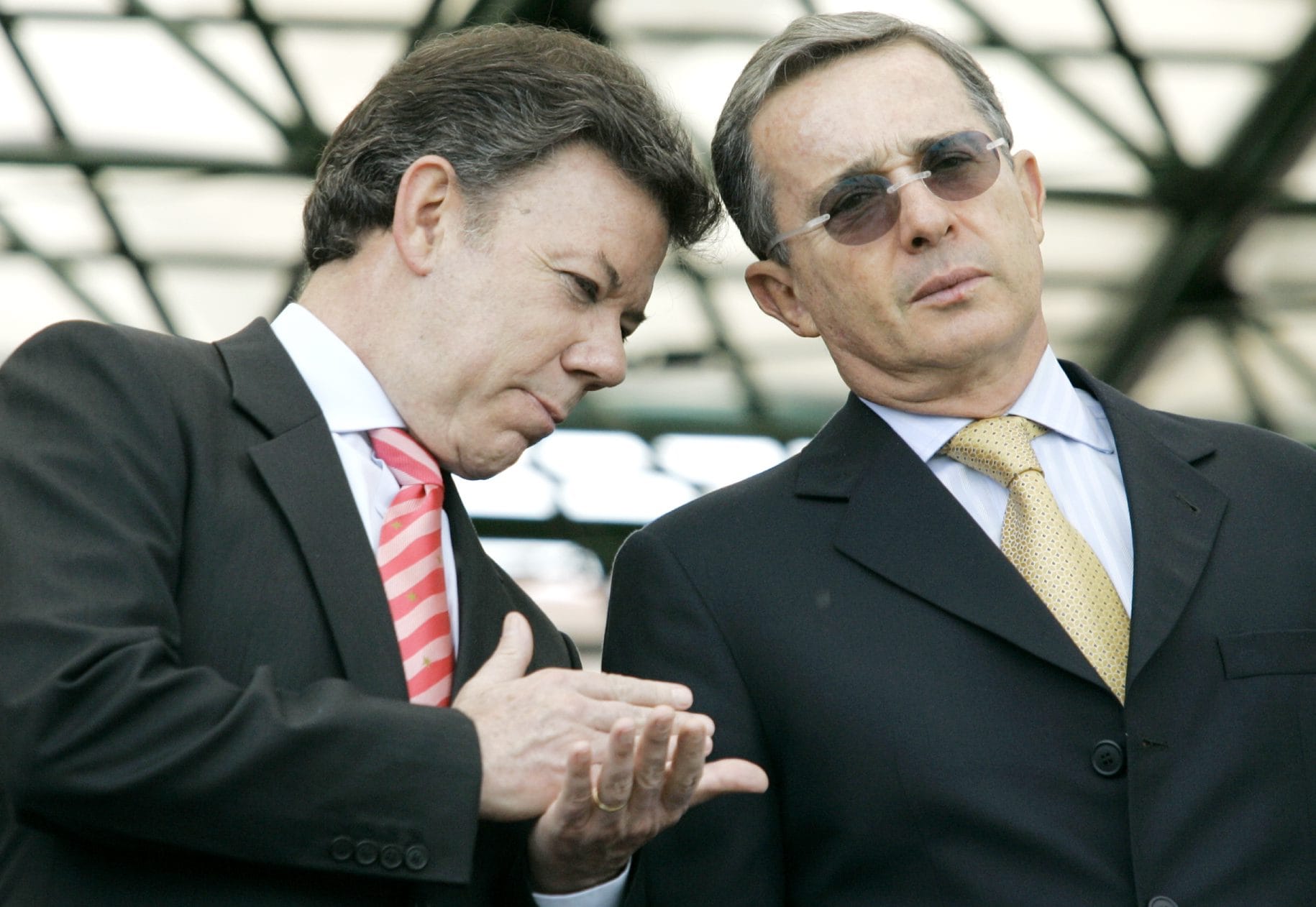 ¿A quién le cree usted en este nuevo round entre Uribe y Santos?
